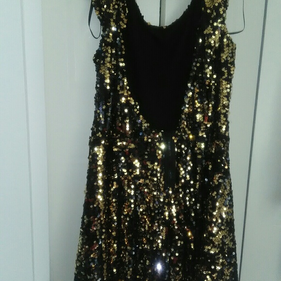 Dresses - Picture 2 of 4